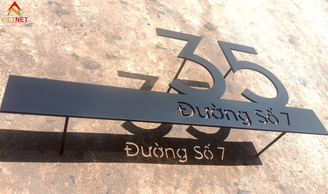 bang-hieu-cat-laser-kim-loai-an-tuong-hien-dai