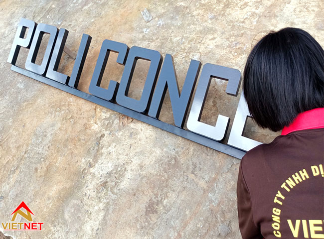 bang-hieu-chu-inox-den-cong-ty-poli-concept