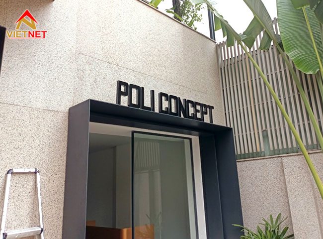 bang-hieu-chu-inox-den-cong-ty-poli-concept