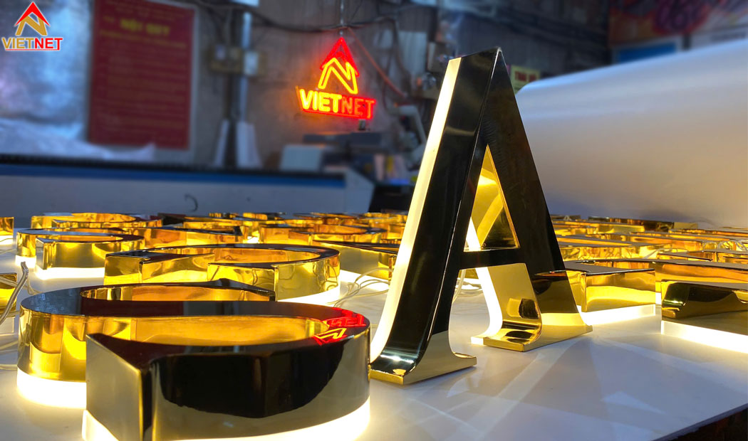 chu-inox-hat-sang-chan-lam-noi-bat-khong-gian