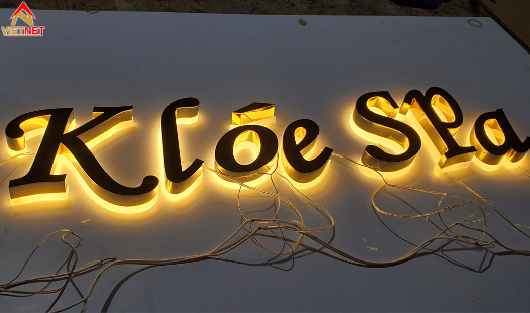 chu-inox-hat-sang-chan-lam-noi-bat-khong-gian