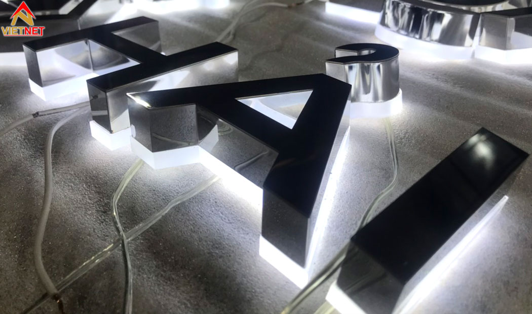 chu-inox-hat-sang-chan-lam-noi-bat-khong-gian