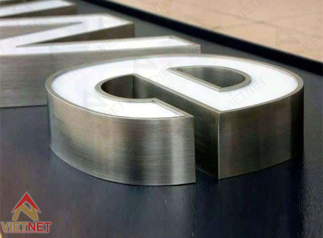 gia-cong-chu-inox-trang