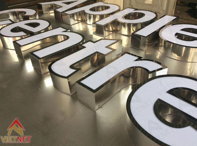 gia-cong-chu-inox-trang