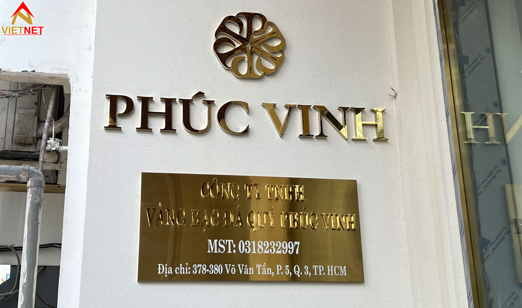 bang-hieu-chu-inox-vang-guong-sang-trong-nang-tam-thuong-hieu