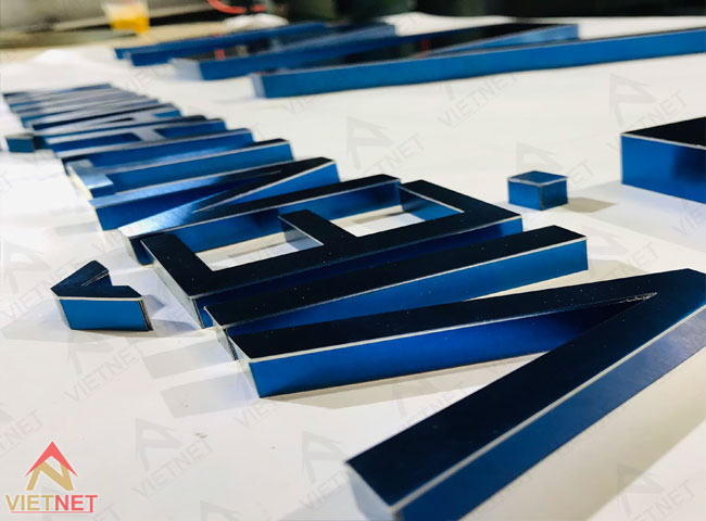 chu-inox-xanh-duong- gia-re