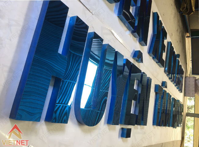 chu-inox-xanh-duong- gia-re