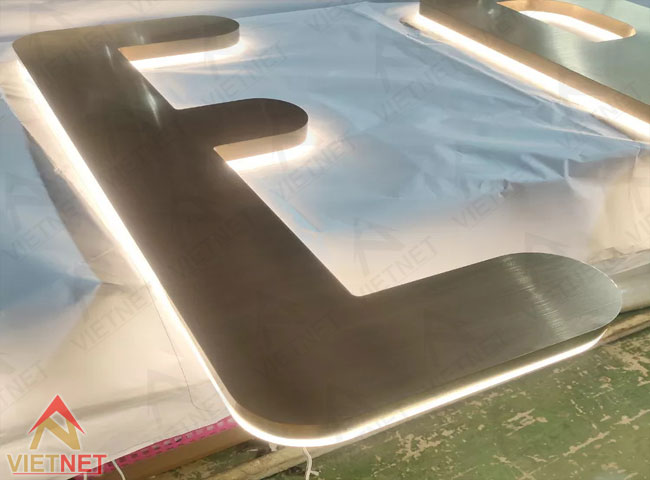 bien-quang-cao-chu-noi-dong