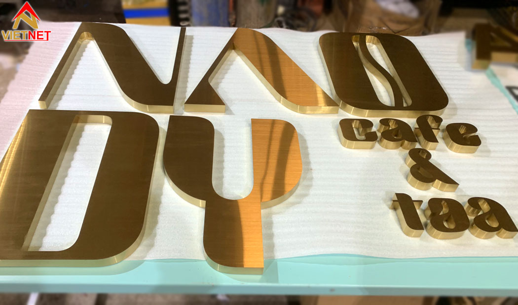 gia-cong-chu-inox-xuoc-sang-trong-hien-dai-ben-bi