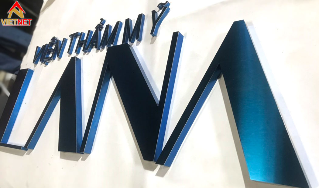 gia-cong-chu-inox-xuoc-sang-trong-hien-dai-ben-bi