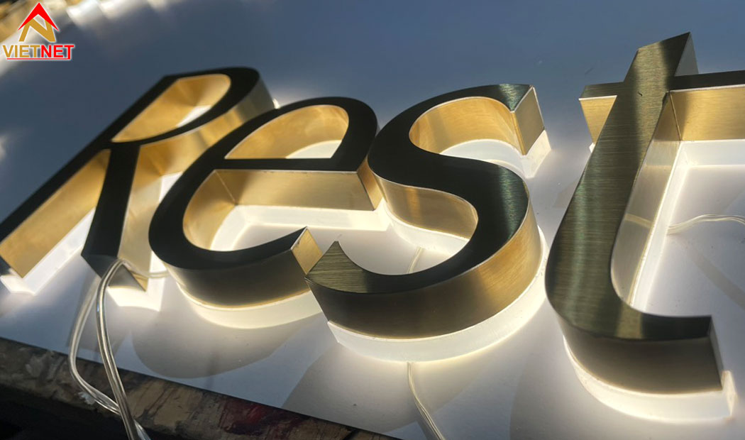 gia-cong-chu-inox-xuoc-sang-trong-hien-dai-ben-bi