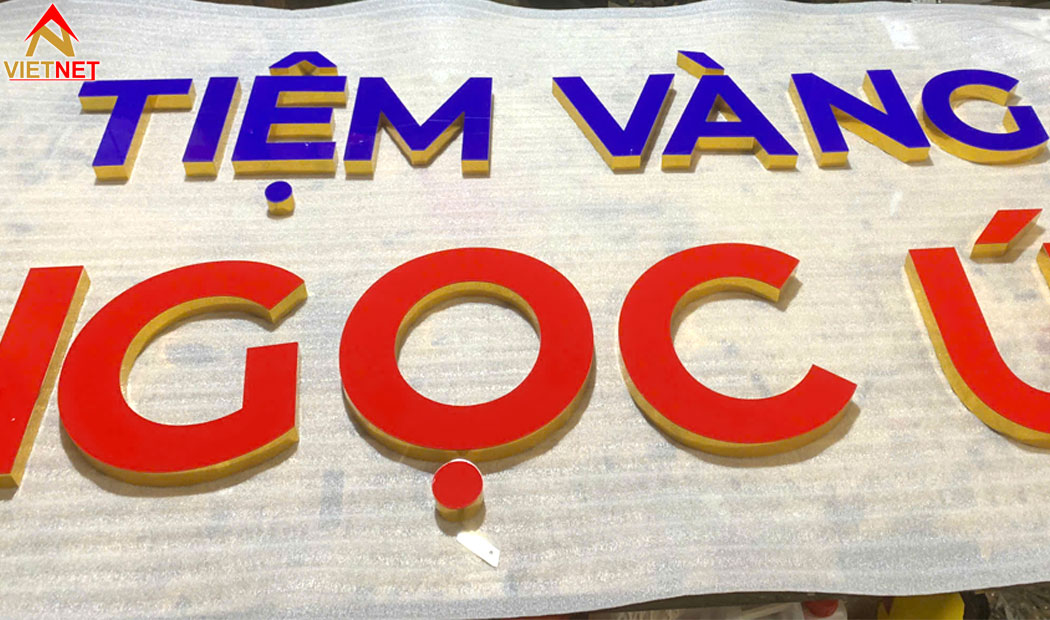 chu-nhom-mat-mica-la-gi-5-uu-diem-vuot-troi-ban-nen-biet