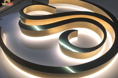 Tăng nhận diện thương hiệu với Logo inox