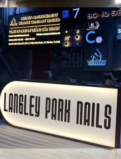 Hộp đèn quảng cáo tiệm nail Langley 