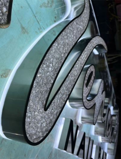 Bảng hiệu chữ nổi mặt acrylic Venice Nail 