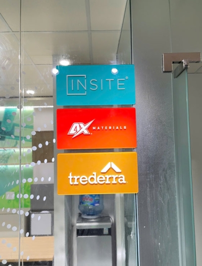 Bảng mica in UV công ty trederra