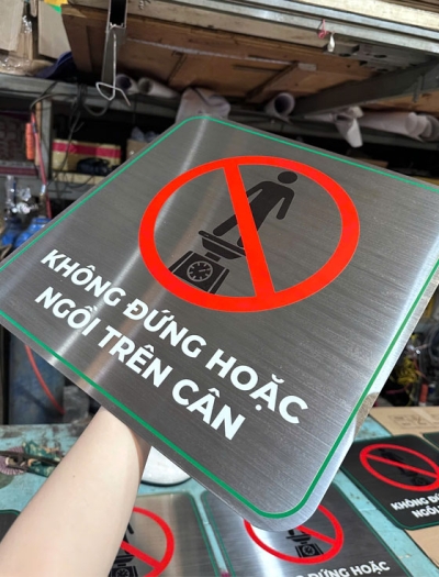 Bảng hiệu chỉ dẫn inox in UV