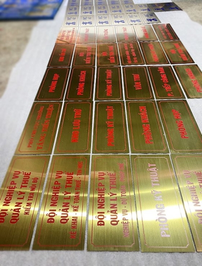 Bảng inox ăn mòn Các Phòng Ban