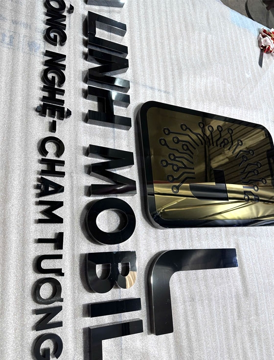 Chữ inox đen gương Gia Linh Mobie