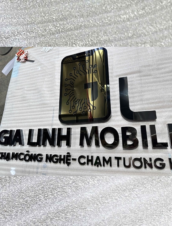 Chữ inox đen gương Gia Linh Mobie