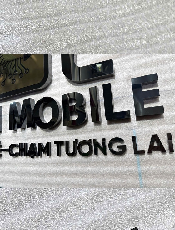 Chữ inox đen gương Gia Linh Mobie