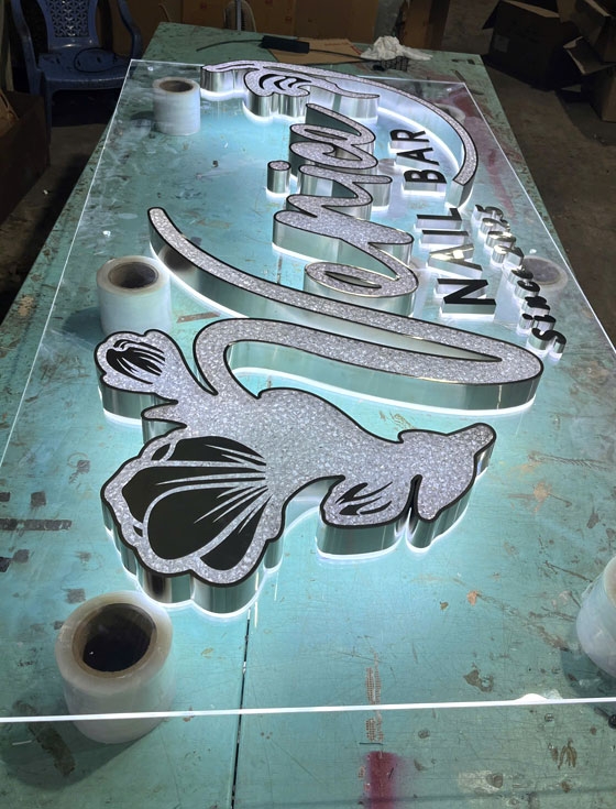 Bảng hiệu chữ nổi mặt acrylic Venice Nail 