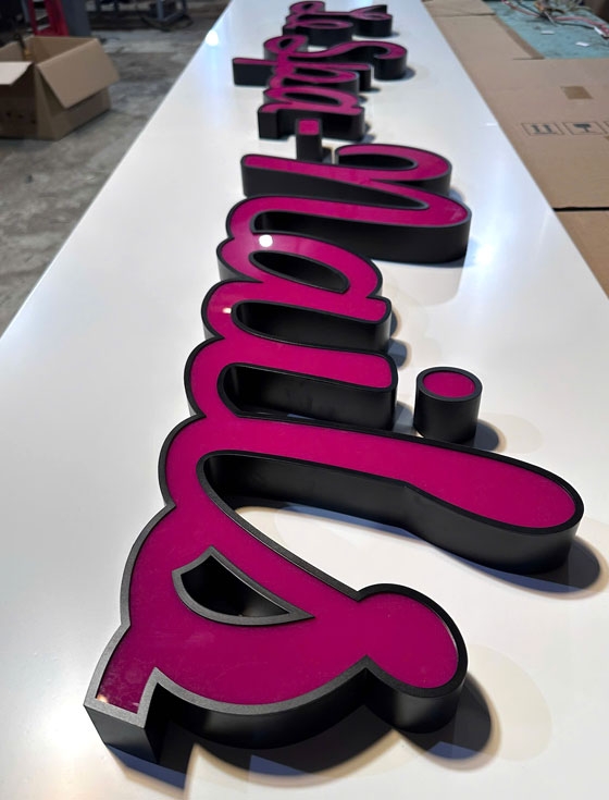 Bảng hiệu chữ inox mặt mica Le Spa Nail