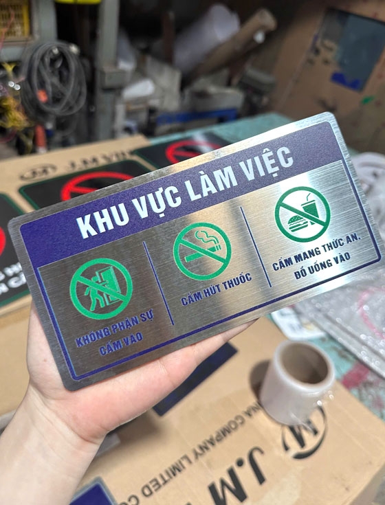 Bảng hiệu chỉ dẫn inox in UV