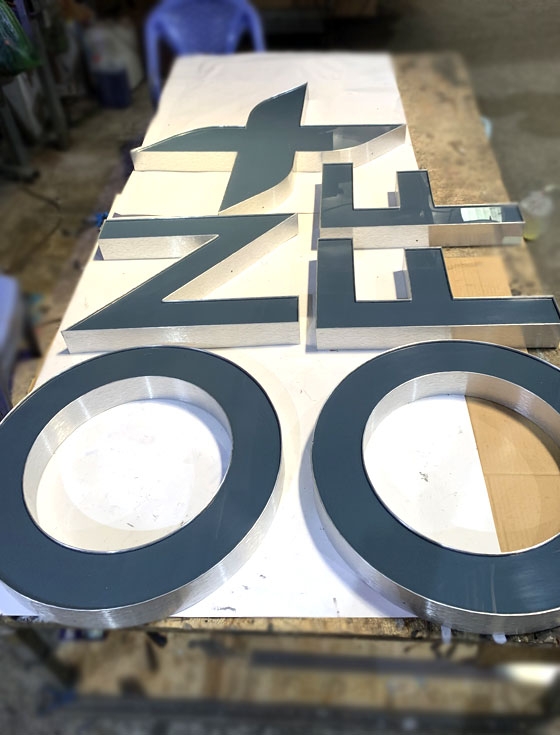 Gia công chữ nhôm có gờ CANIFA