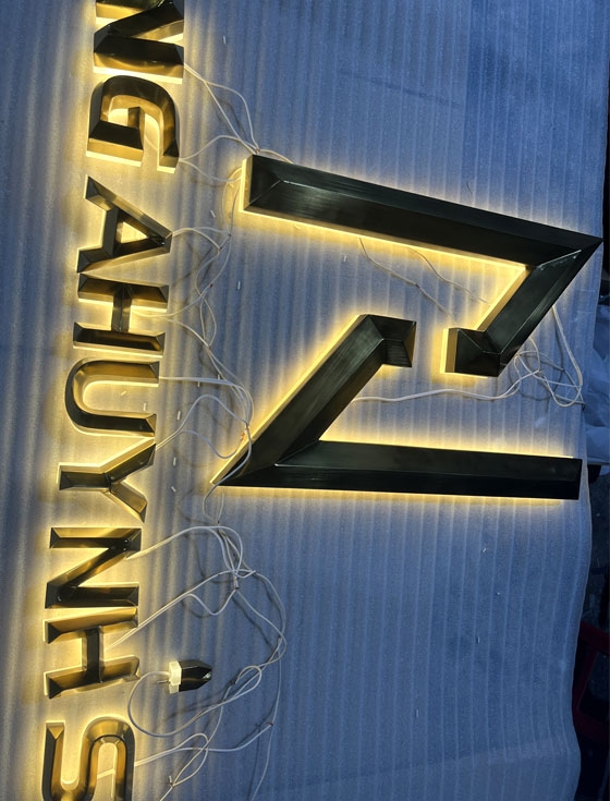 Chữ inox vát nổi 3D Nga Huynh