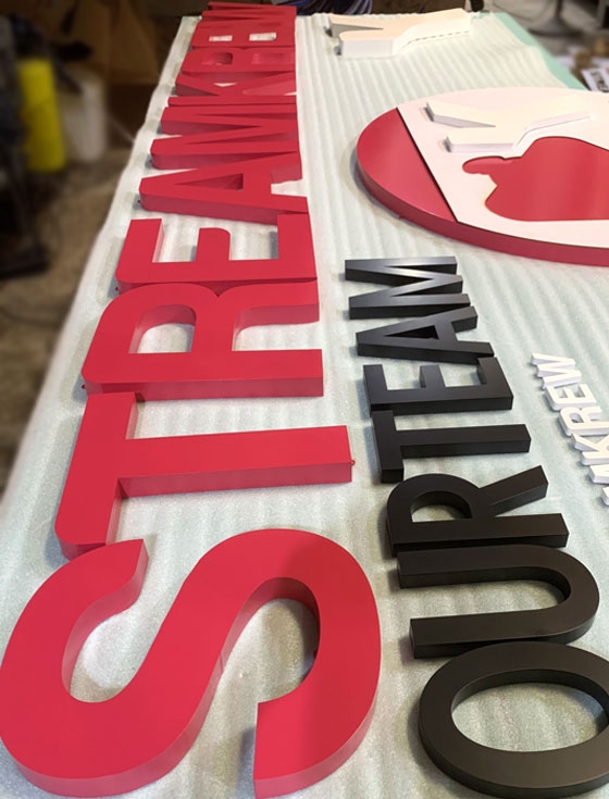 Logo & Chữ inox sơn hấp nhiệt STREAMKREW