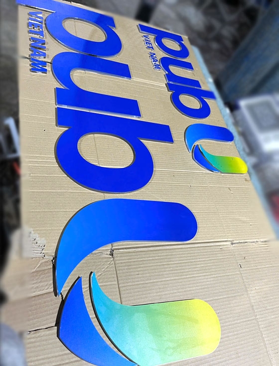 Biển hiệu chữ mica PubU