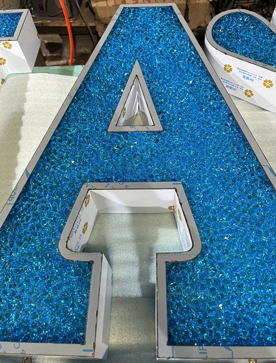 Chữ nổi inox mặt đổ đá Acrylic nhà hàng 