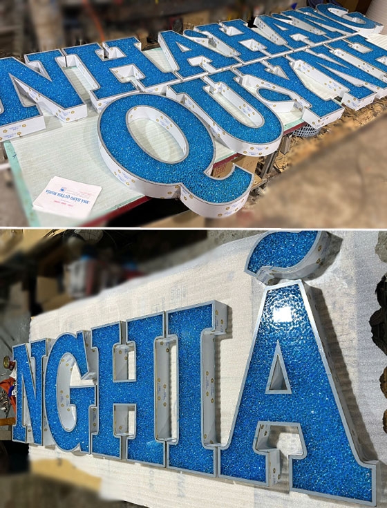 Chữ nổi inox mặt đổ đá Acrylic nhà hàng 